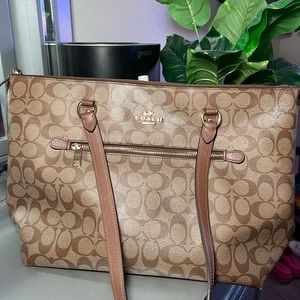 Coach Signature zip tote